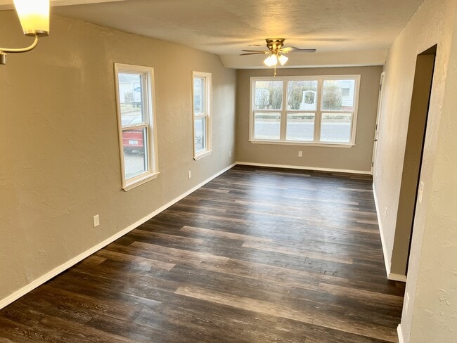 Photo - 301 E Rickenbacker Dr