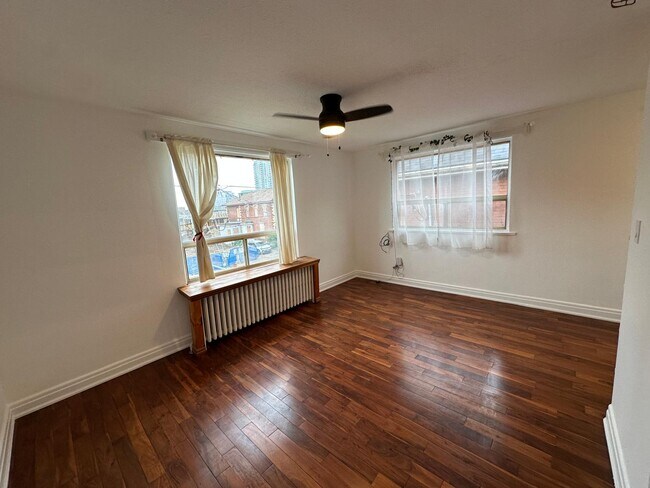 16 Church St E Unit 8