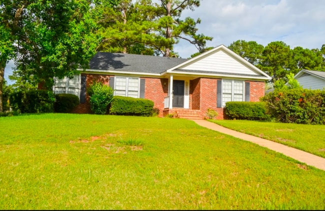 Photo - 1544 Westwood Dr House