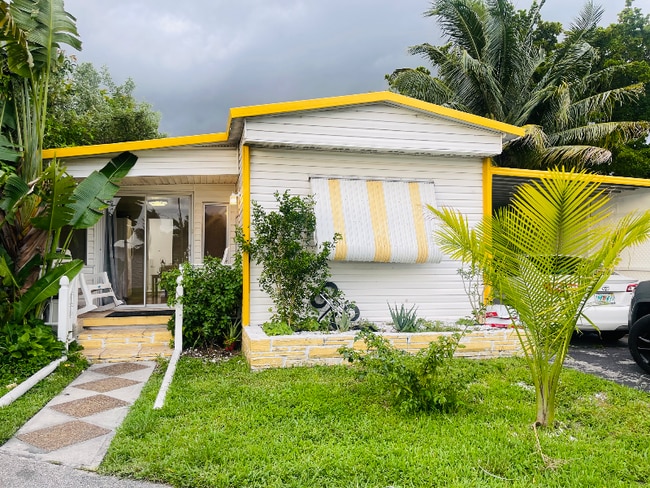 Photo - 3050 SW 51st Ave House