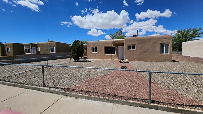 Building Photo - Great location Rental