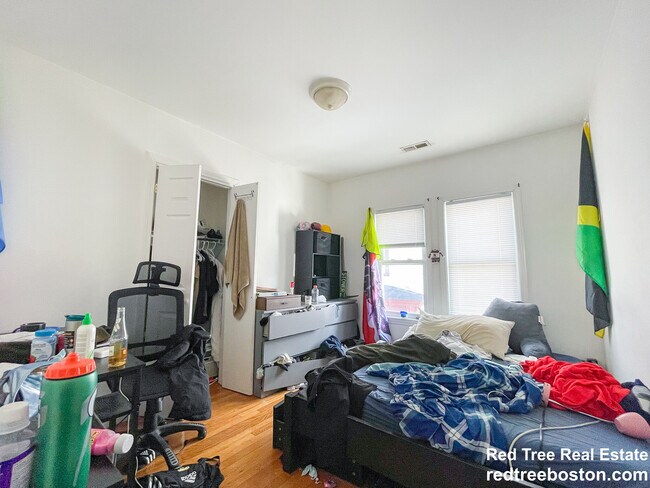Photo - 28 Linden St Unit 5-bed 2-bath Linden