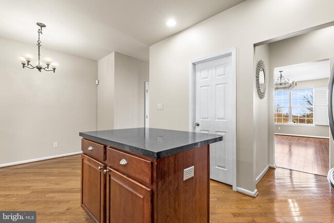 Photo - 271 Yorktown Ct