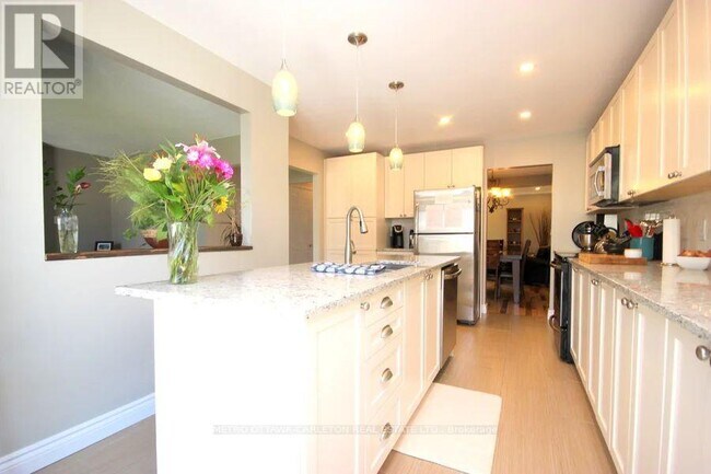 Photo - 18 Chickasaw Crescent