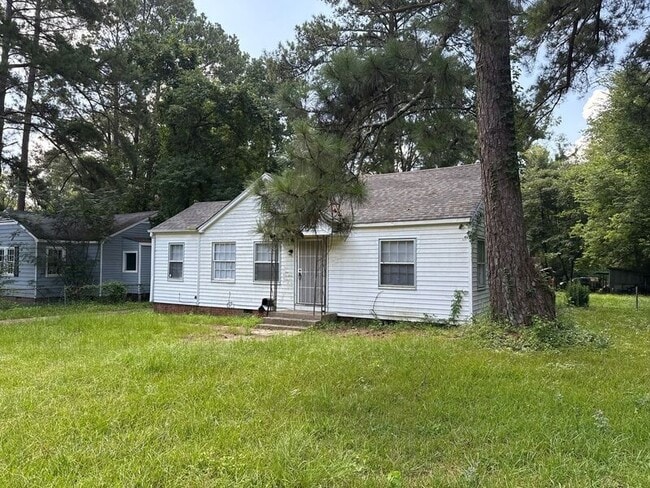 Photo - 211 W Santa Clair St