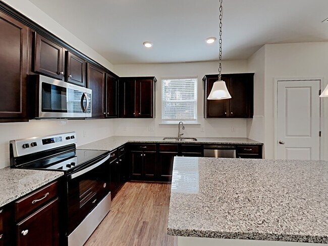 Photo - 602 Lk Vis Ct