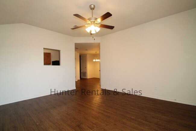 Photo - 1505 Justin Lp