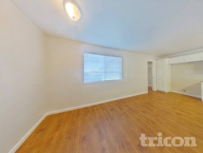 Photo - 304 Robert St