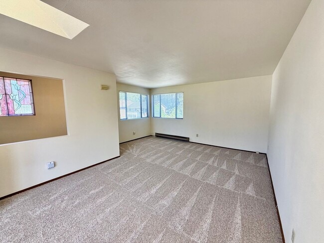 Photo - Charming 1 bed, 1 bath Top Floor Duplex Lynnwood/ $1800mo.