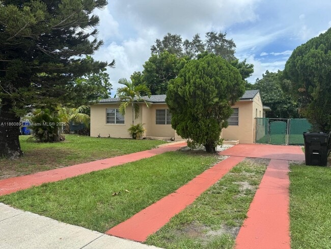 Building Photo - 860 NE 164th St Rental