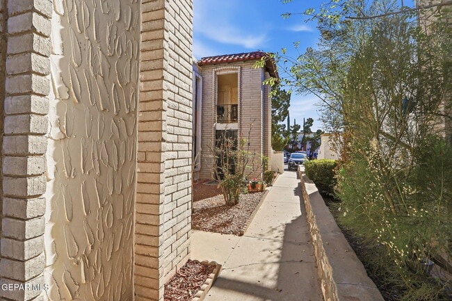 Photo - 6201 Escondido Dr Unit 17E