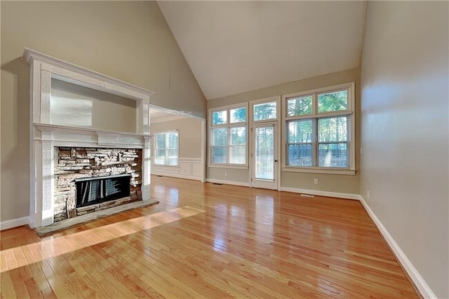 Photo - 4020 Hogans Mill Ln