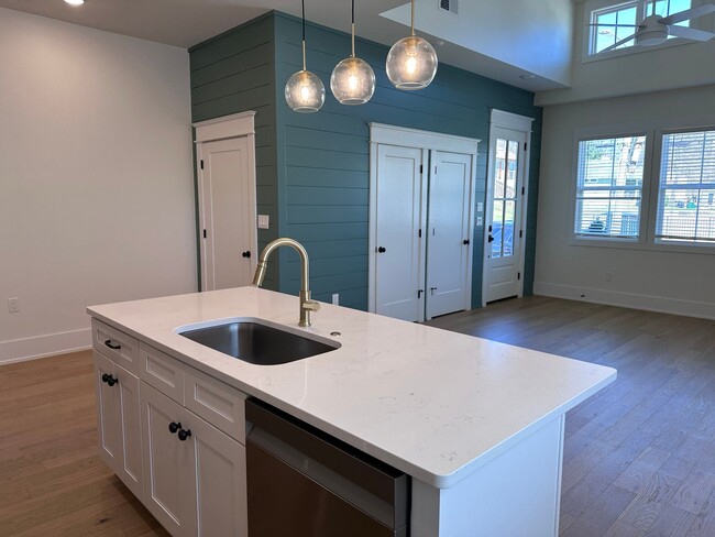 Photo - 136 McCowat St Unidad A