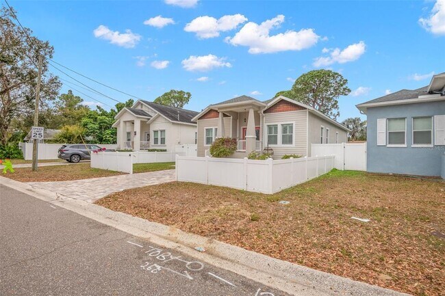 Photo - 260 SW Lincoln Cir N