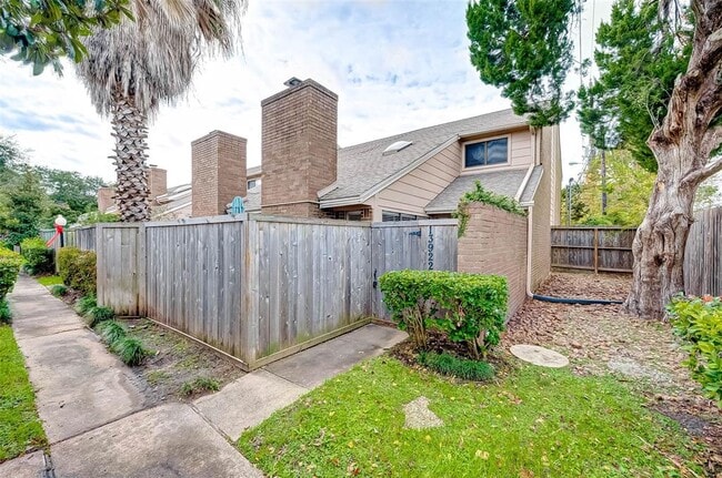 Photo - 13922 Hollowgreen Dr Condo Unit 26