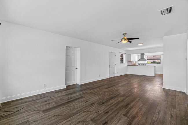 Photo - 500 NE 48th St