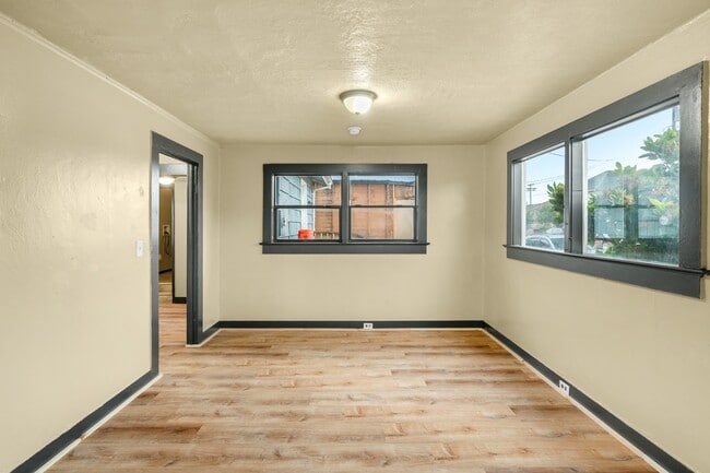 Photo - 121 N D St