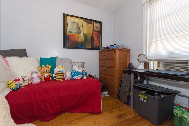 Photo - 3 Bed / 1 Bath on Hillside St | Mission Hill | 9/1