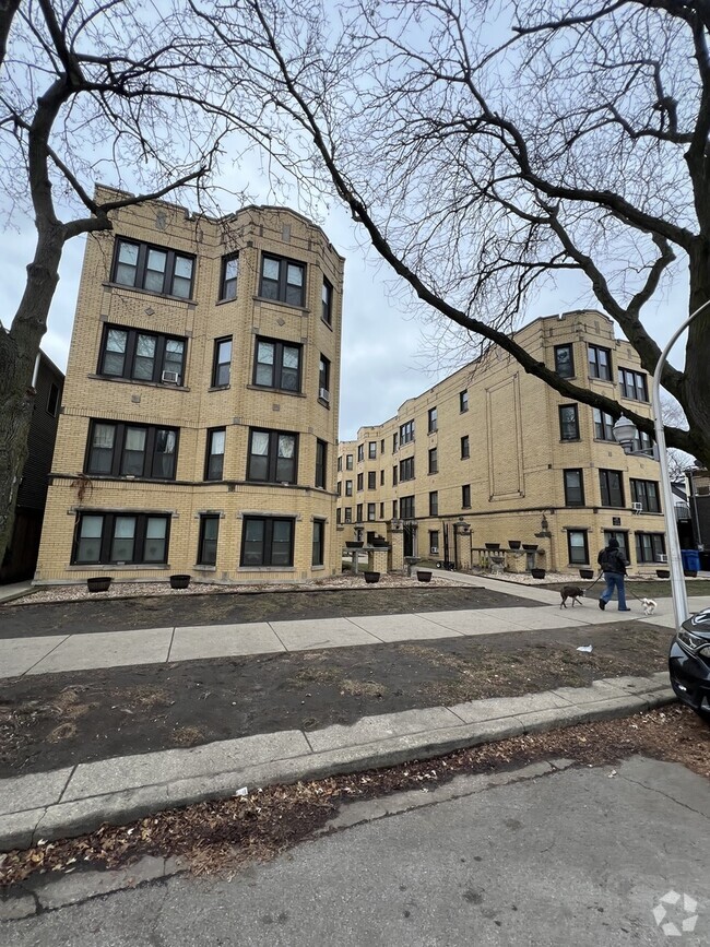 Building Photo - 3819 1/2 N Greenview Ave Unit 1E Rental