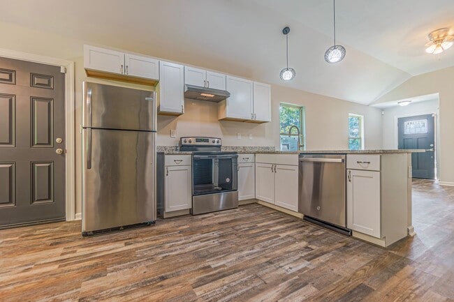 Building Photo - Spacious Four-Bedroom Two-Bath Home on One...