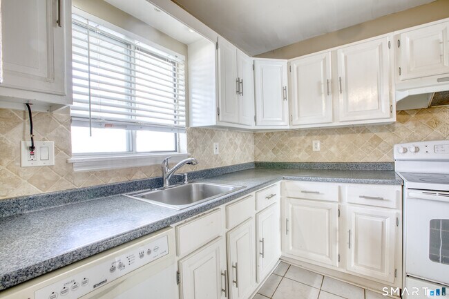 Photo - 15 Renwick St Unit 2