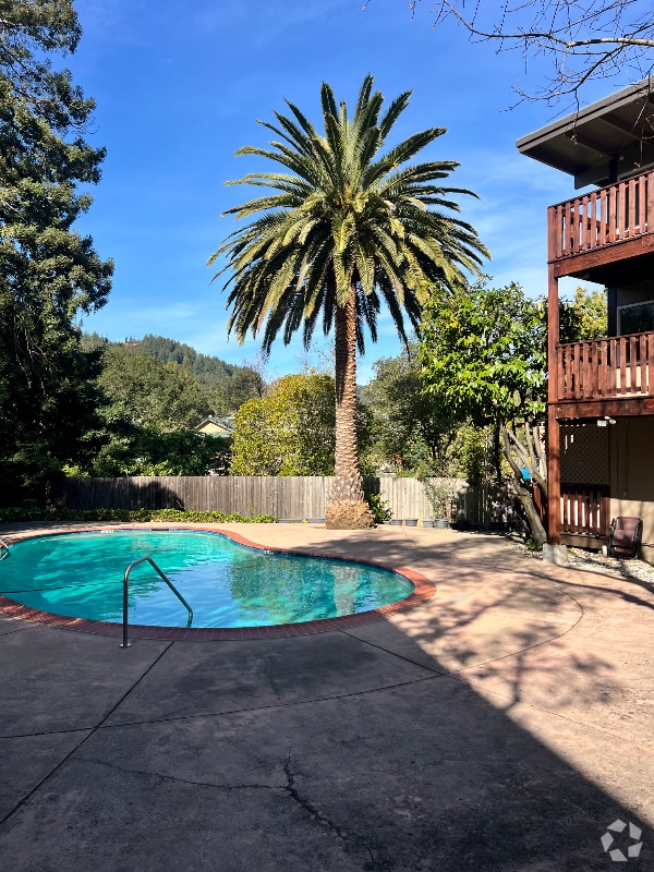 Building Photo - 1115 Sir Francis Drake Blvd Rental