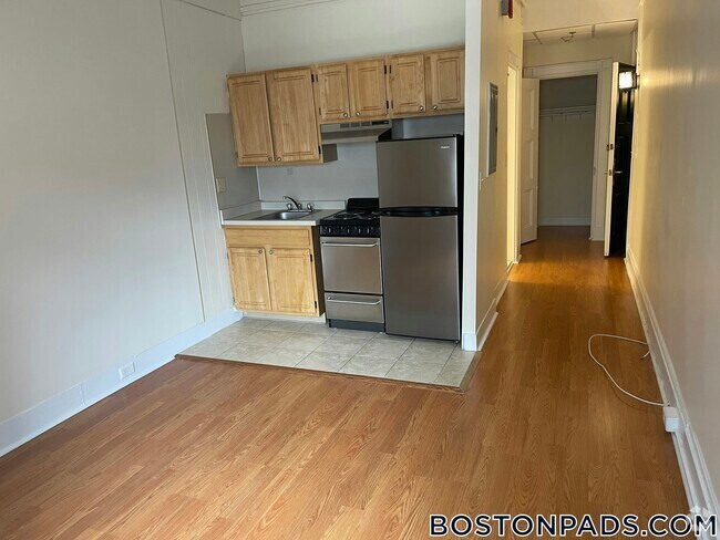 Building Photo - 62 Boylston St Rental