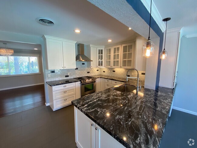 Building Photo - 6638 E Vernon Ave Rental