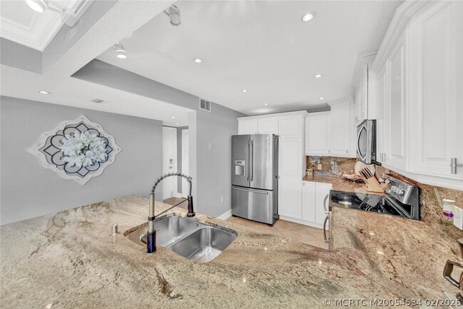 Building Photo - 10680 S Ocean Dr Unit G1