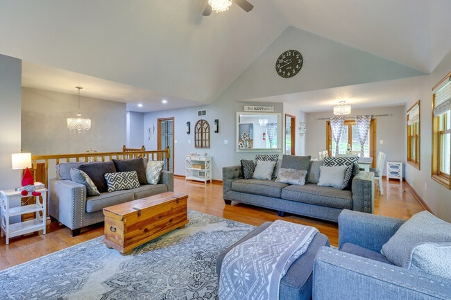 Photo - 1530 Wooded Acres Dr Unidad ID1386260P