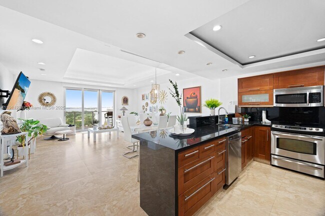 Photo - 5701 Collins Ave Unidad PH01