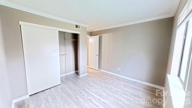Photo - 11139 Harrowfield Rd
