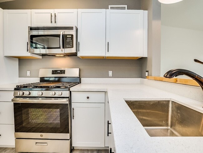 Photo - Two Bedroom Luxury Apartment Homes