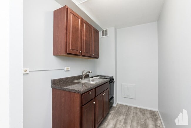 Photo - 7333 N Ridge Blvd Unit 211