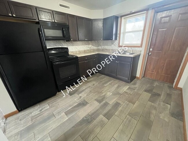 Building Photo - 100 Gold Strike Dr Unit 2