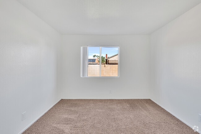 2BR, 1BA - 850SF - 2nd Bedroom