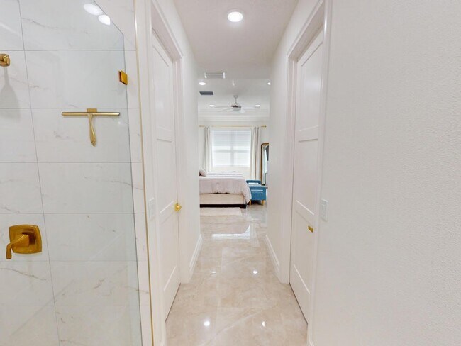 Photo - 409 SW Bradshaw Cir