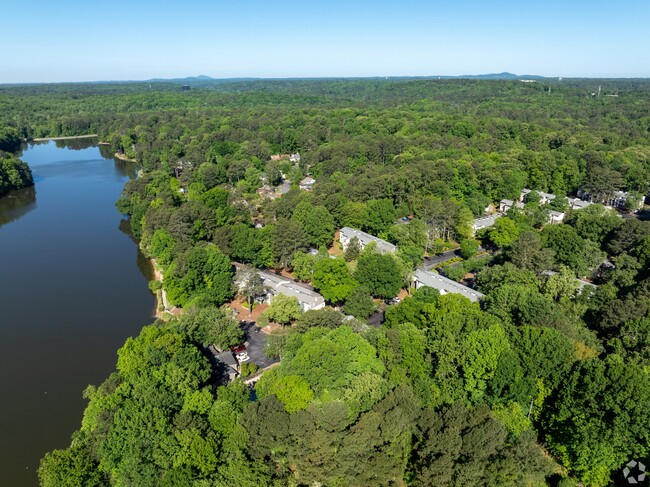 Nuestra comunidad - Lake House at Martin's Landing