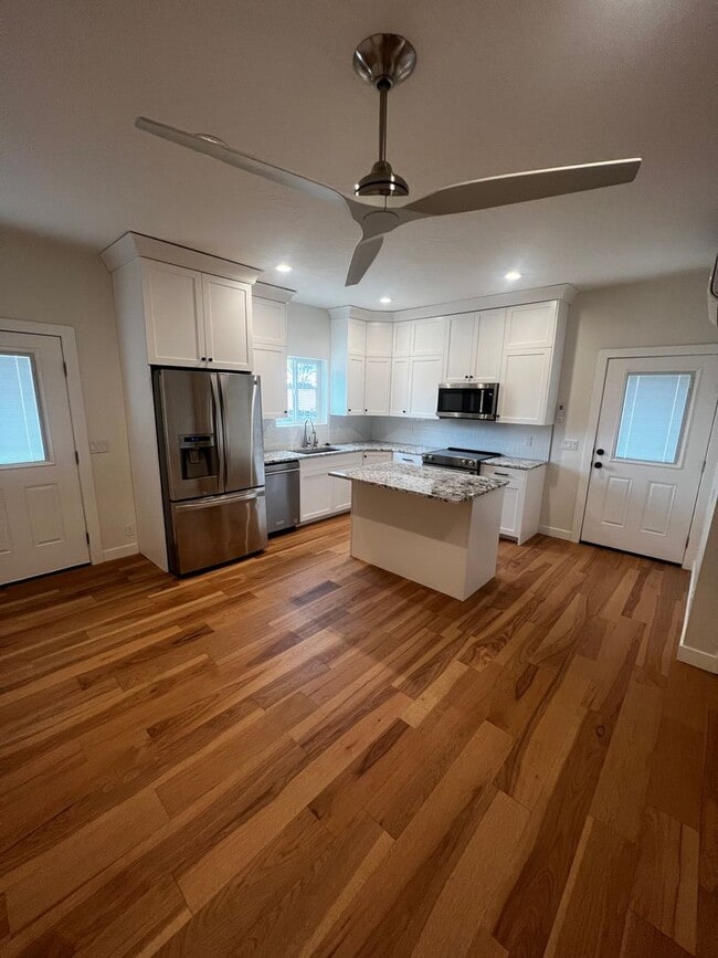 Building Photo - FF06 Unit Casita