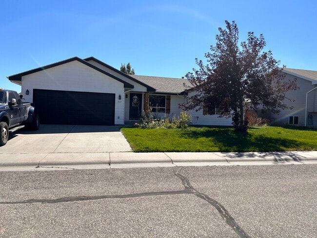 Building Photo - 1817 Mandan Trail Rental