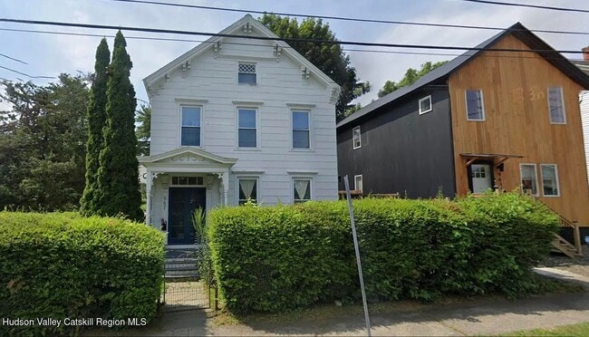 Photo - 967 Columbia St