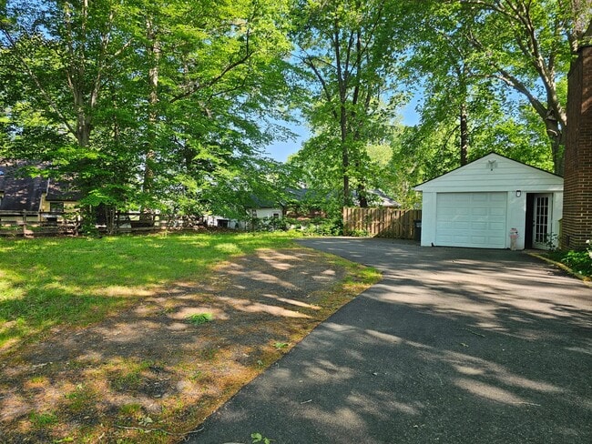 Photo - 8405 Rugby Rd