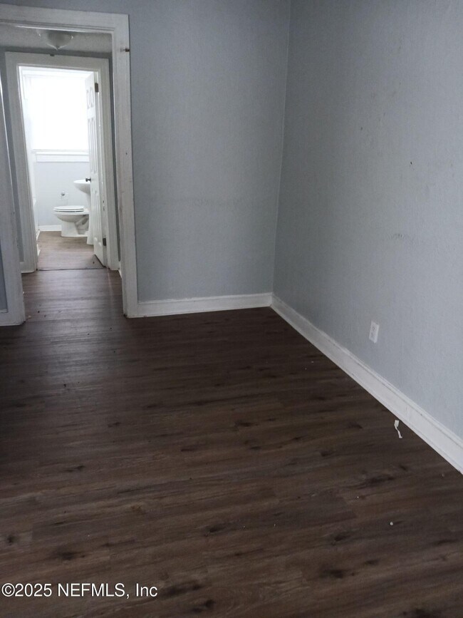 Photo - 60 E 54th St