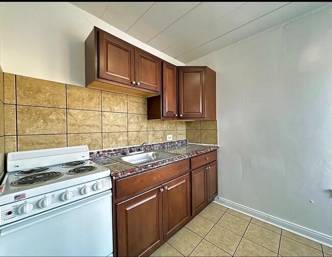 Photo - 1360 W Touhy Ave