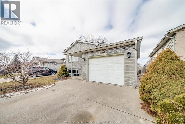 Photo - 3494 Caribou Crescent