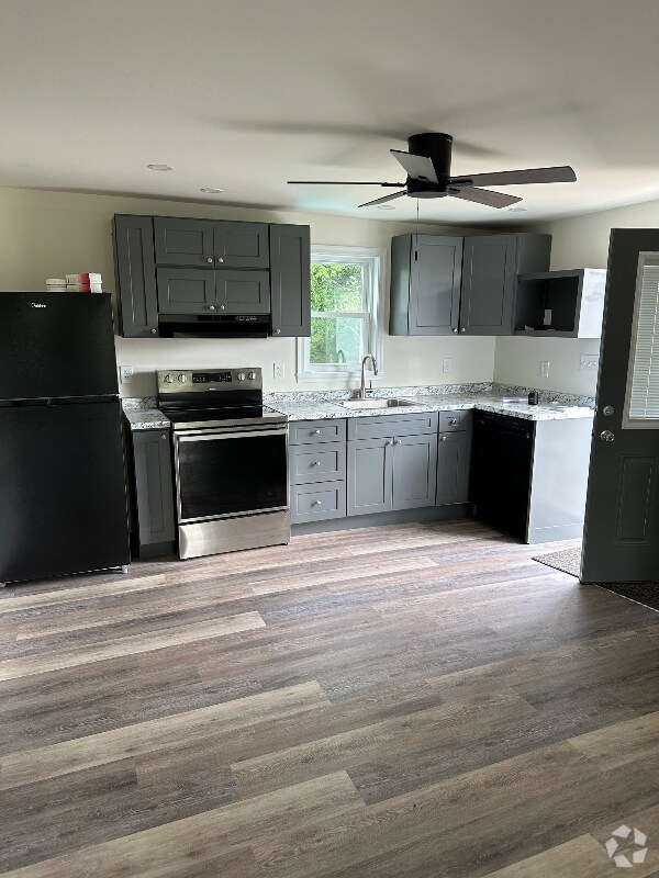 Building Photo - 107 S Wood St Unit 3 Rental
