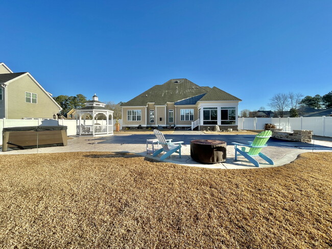 Photo - 4 Bed, 2 Bath Nest With Pool In Mariner's Pointe