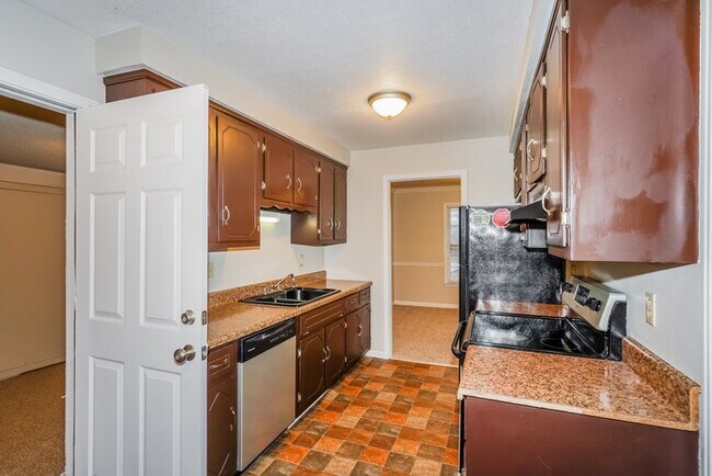 Photo - 670 Tylertown Rd