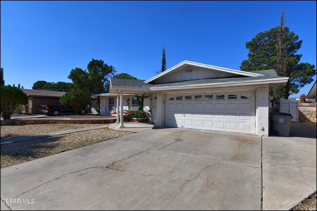 Photo - 1739 Russ Randall St