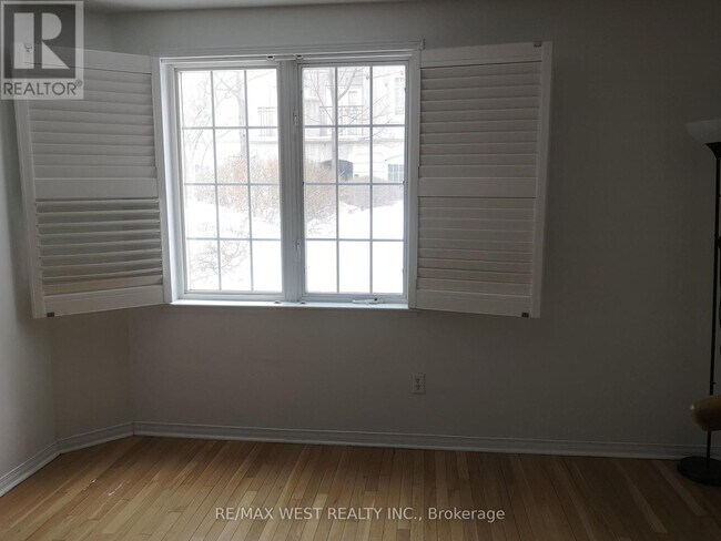Photo - 108 Finch Ave W